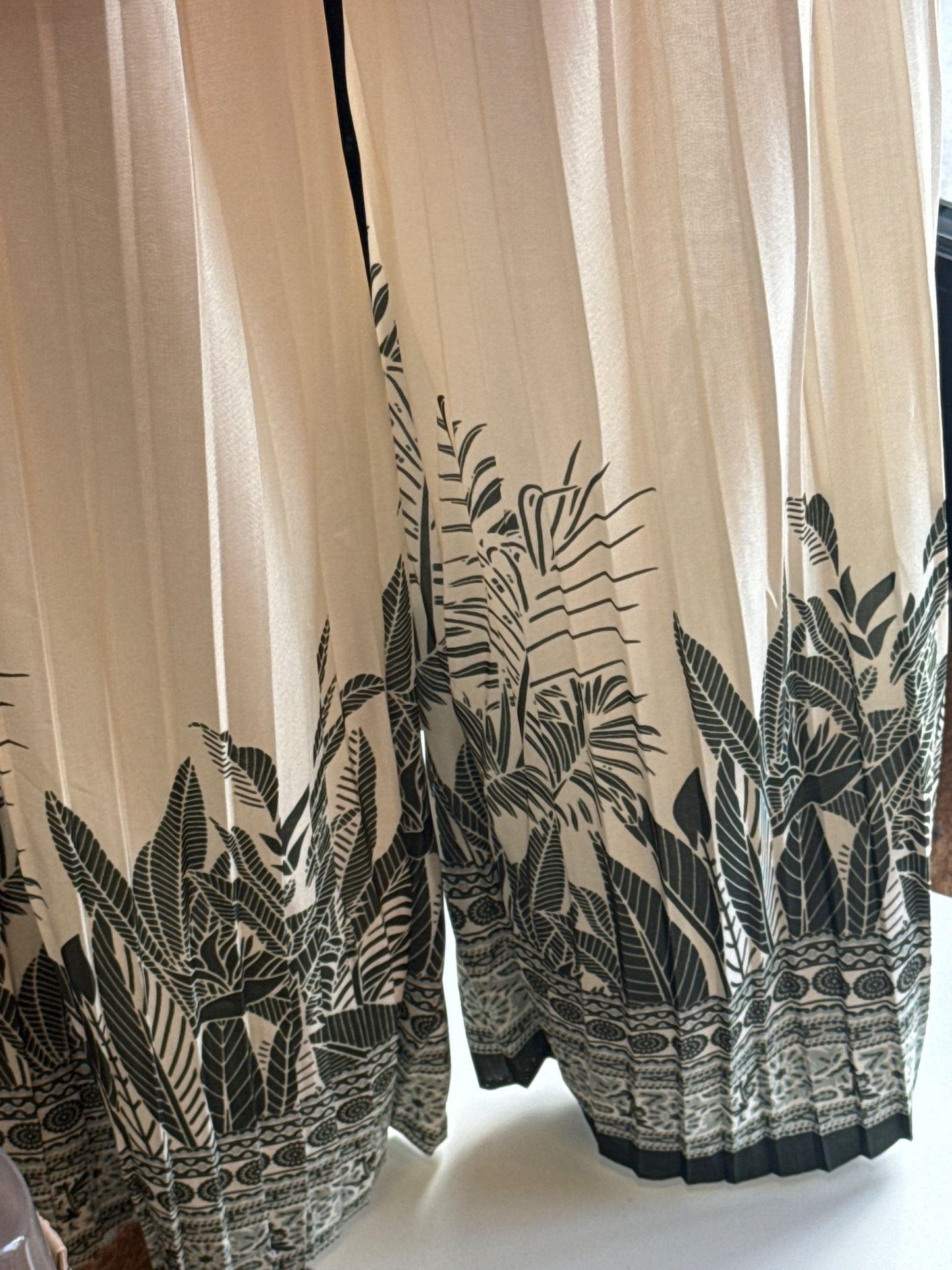 Pleated trousers, Bernie