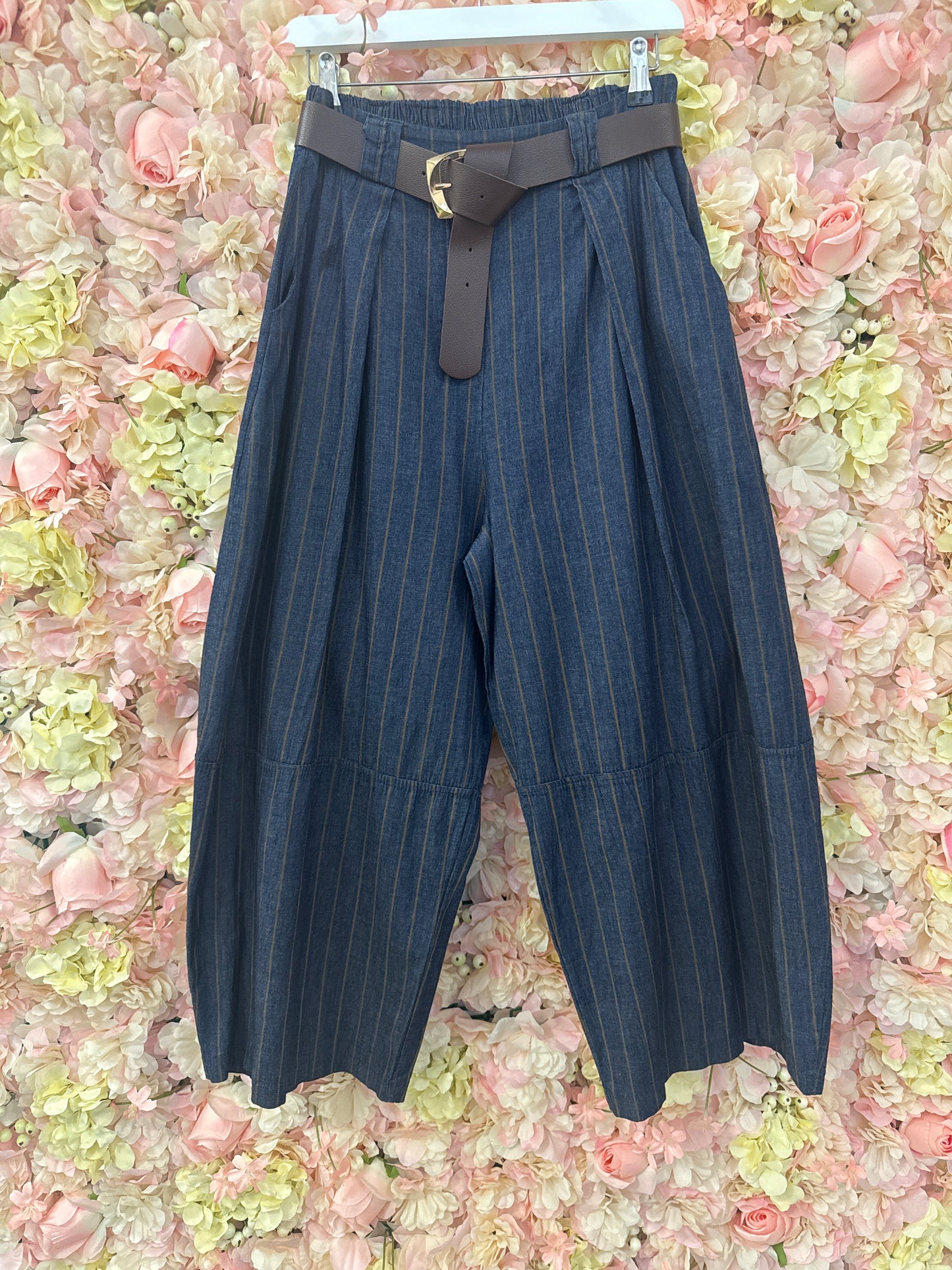 Gorgeous balloon pants in denim with tan stripe Frankie