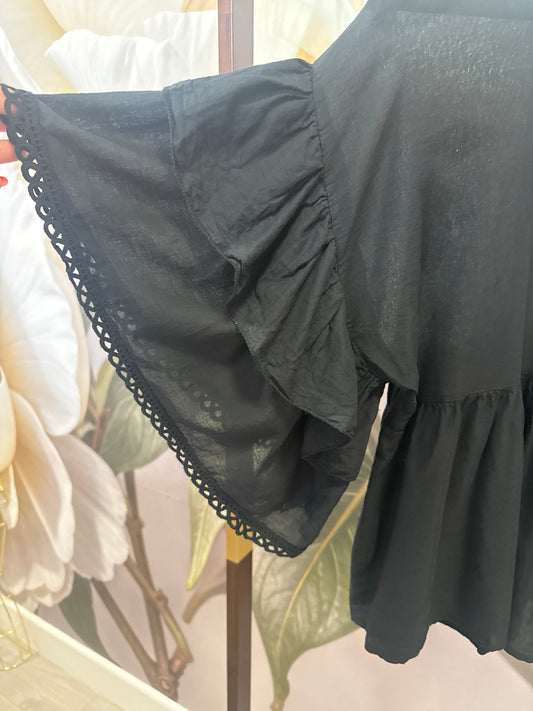 Beautiful cotton top in cream or black, Shell