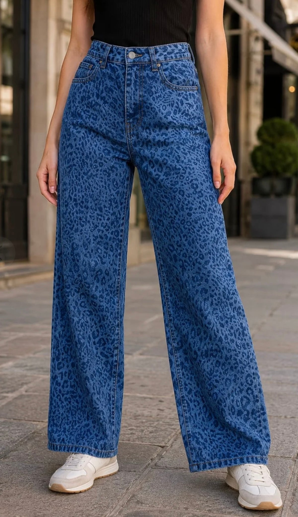 Stunning wide leg leopard print jeans, Esta