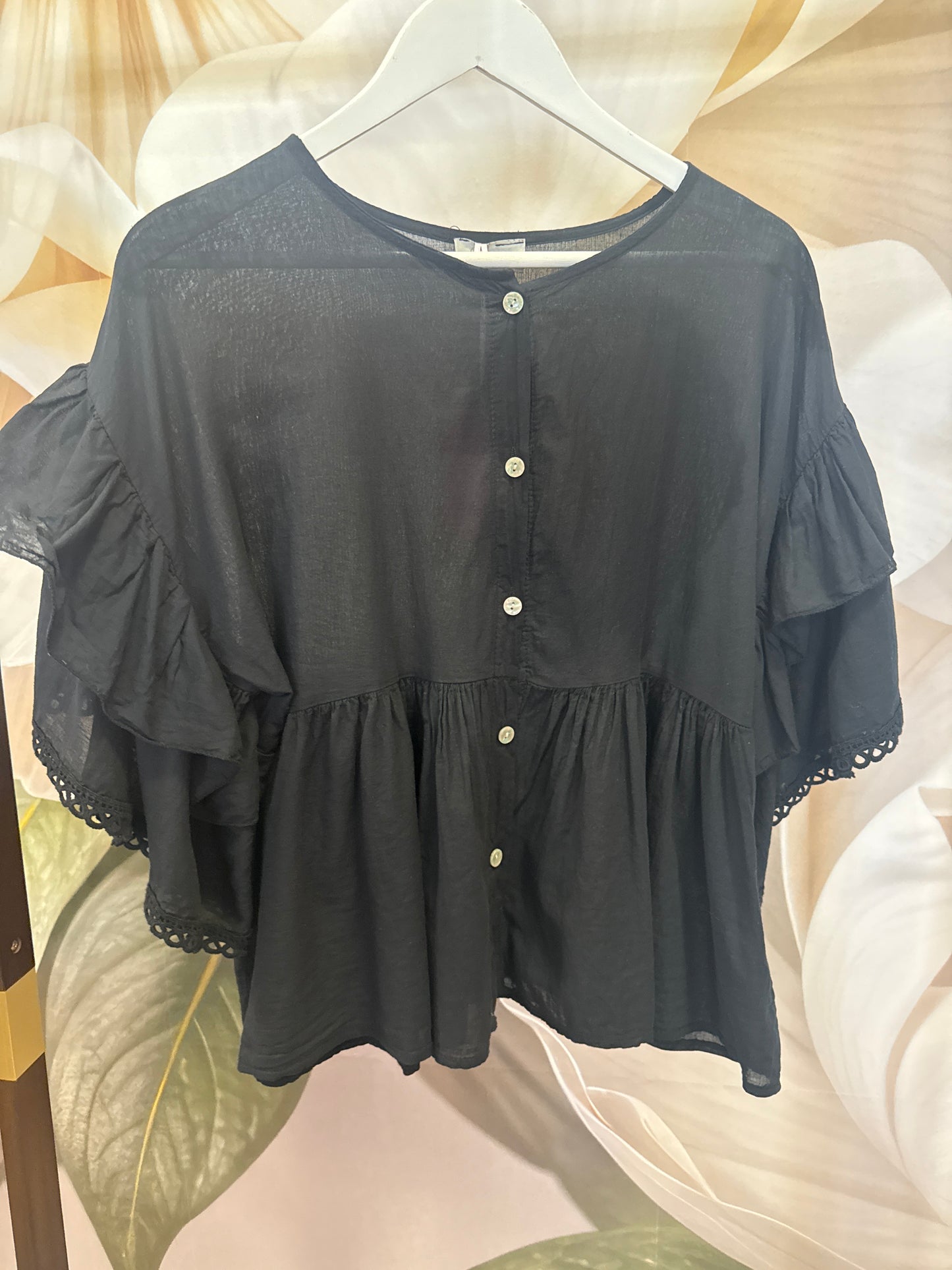 Beautiful cotton top in cream or black, Shell