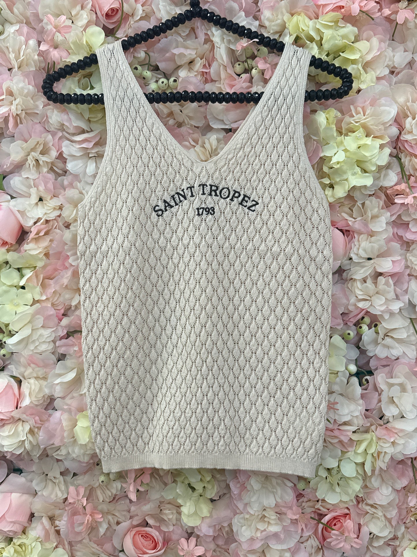 Lovely fine knit vest, Saints cream