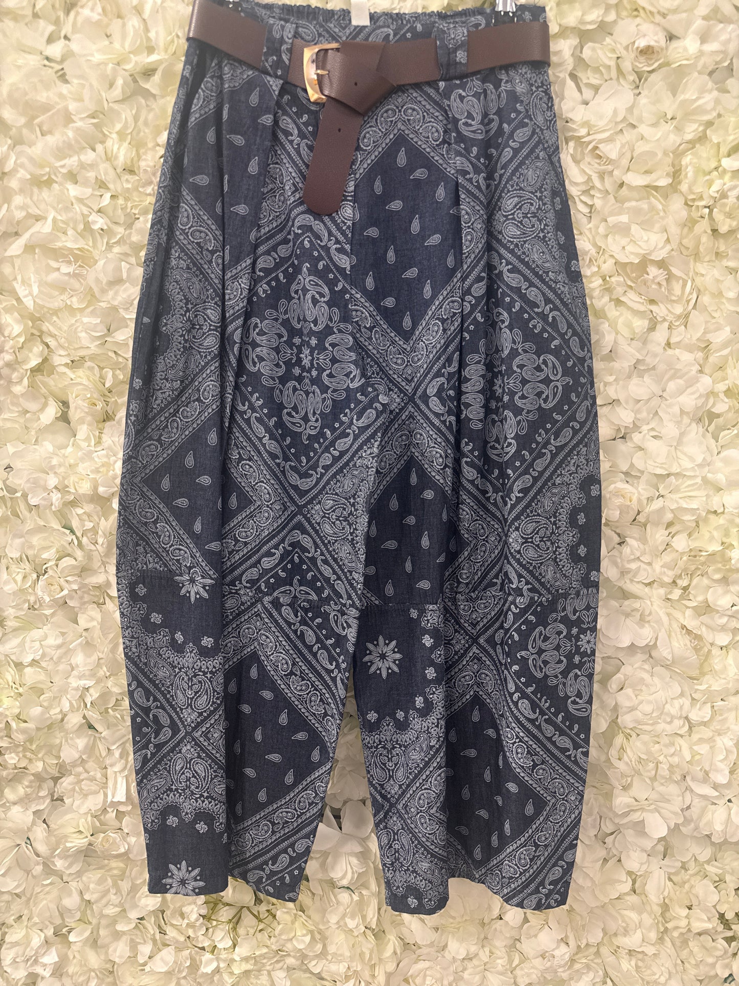 Gorgeous  balloon pants in denim paisley print, Frankie