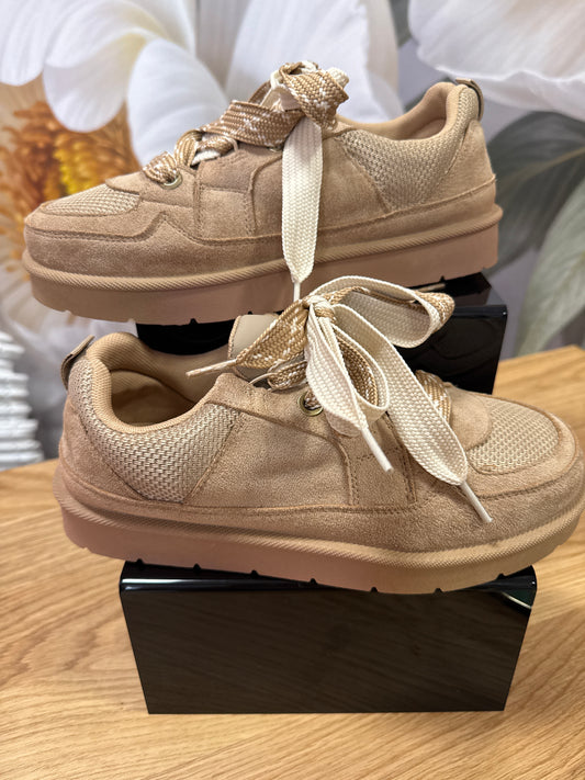Lovely faux suede double lace trainer, Piper