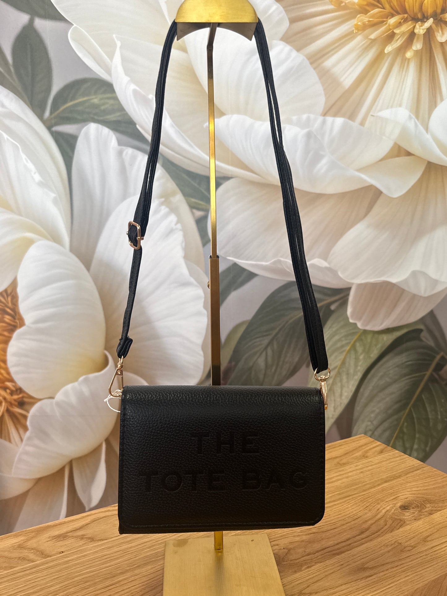 Gorgeous bag in black,Thelma