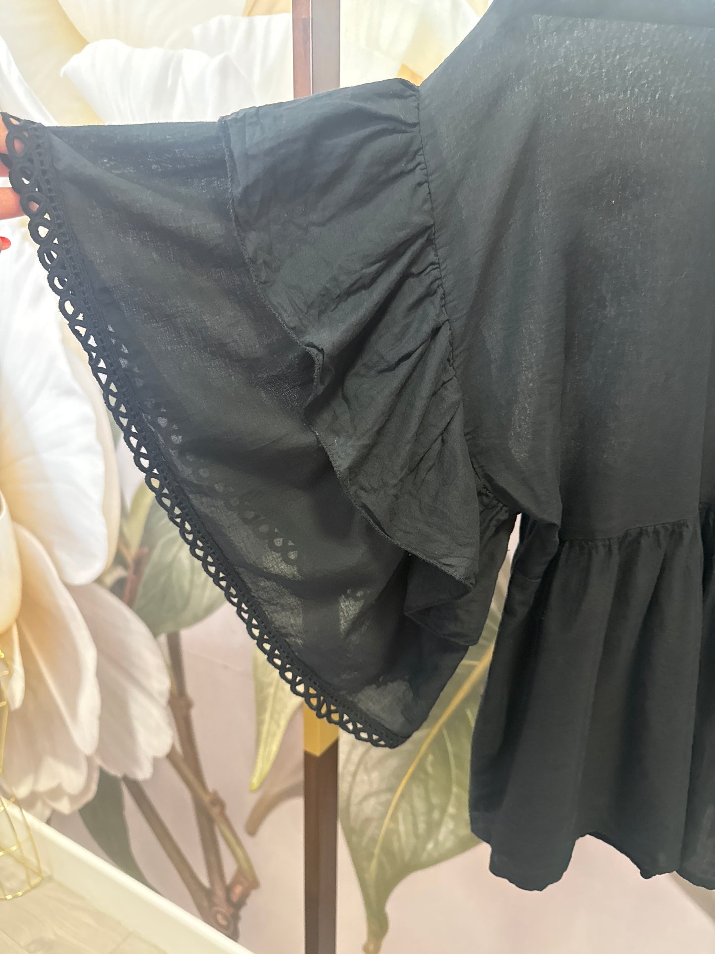 Beautiful cotton top in cream or black, Shell