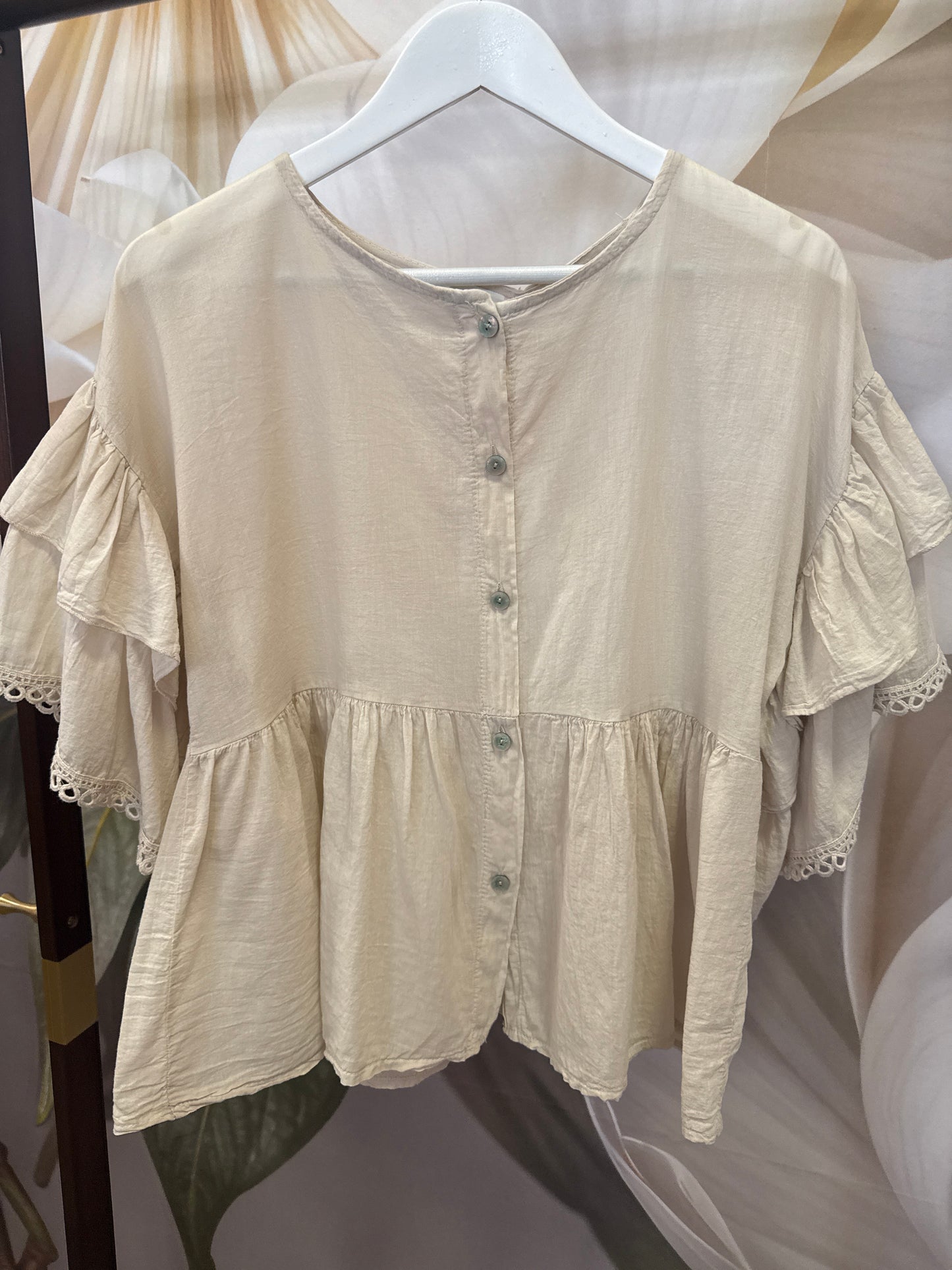 Beautiful cotton top in cream or black, Shell