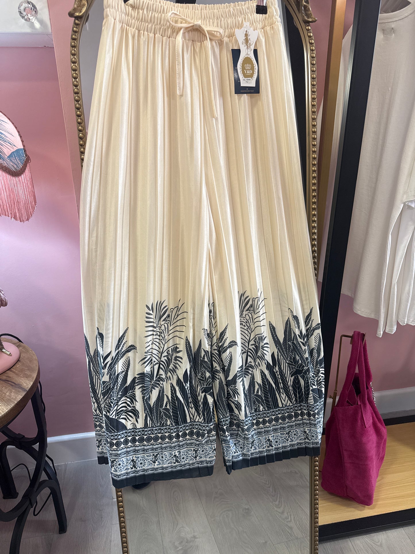 Pleated trousers, Bernie