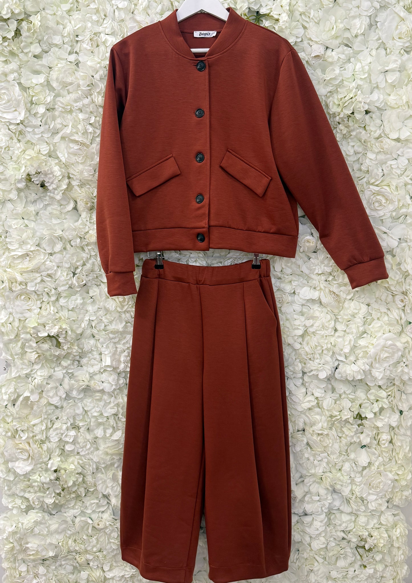 Stunning 2 piece in rust, River