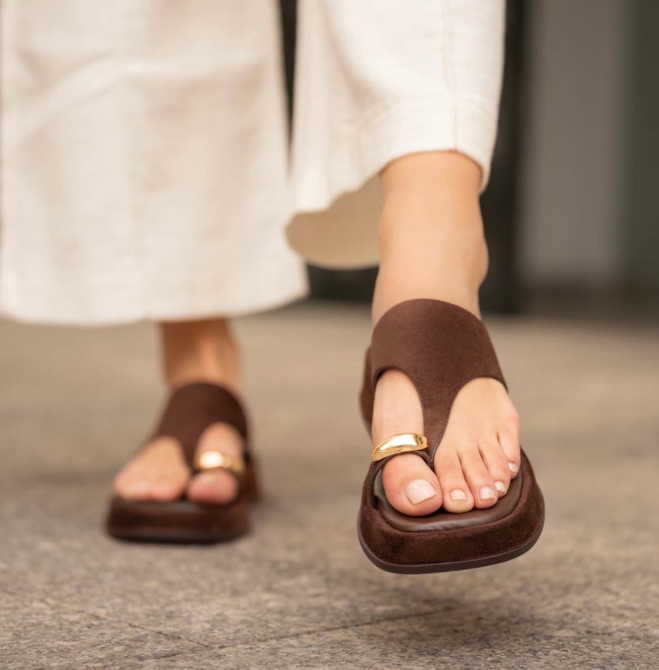 Toe ring mule, Elm