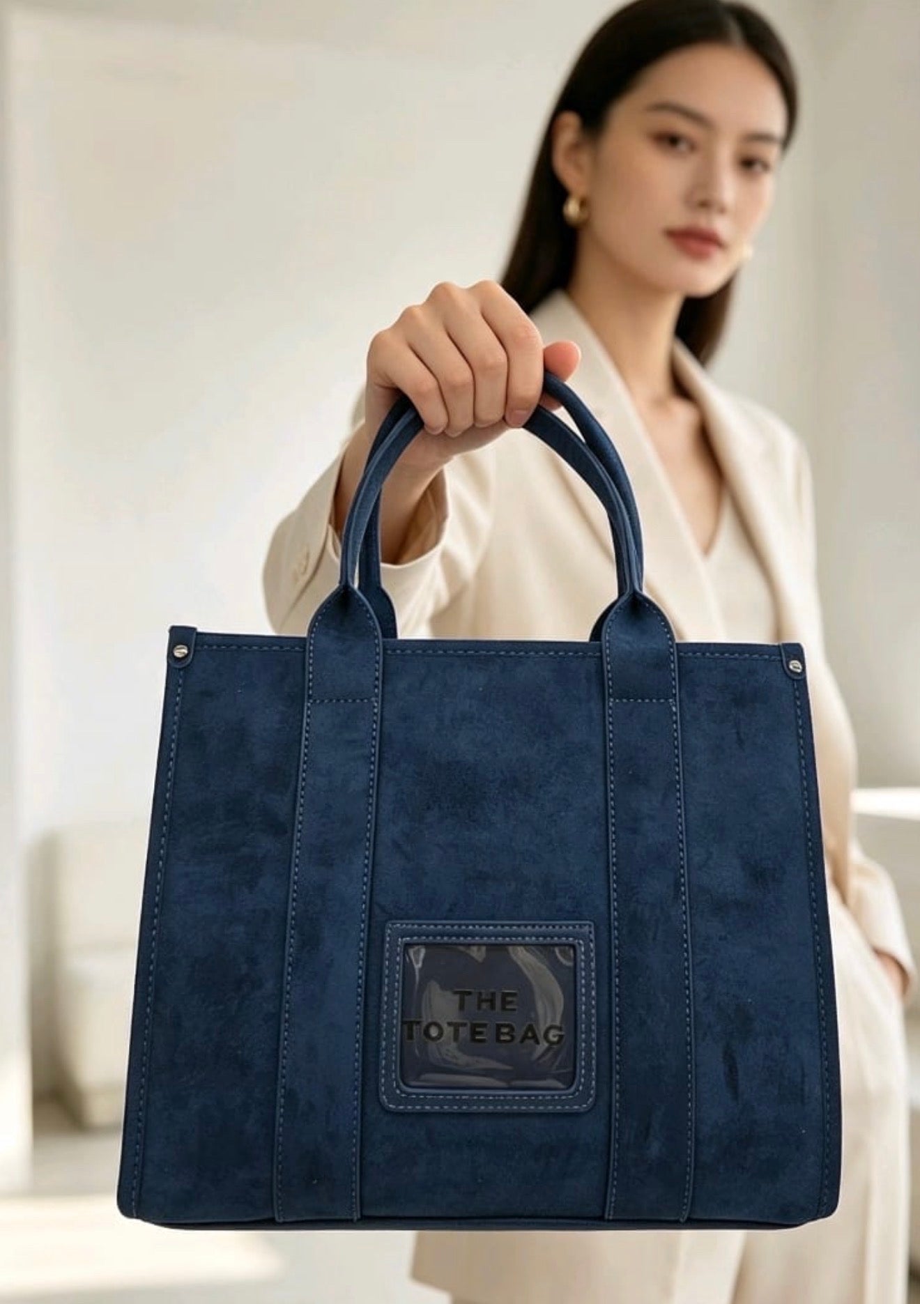 Gorgeous tote bag in blue velvet