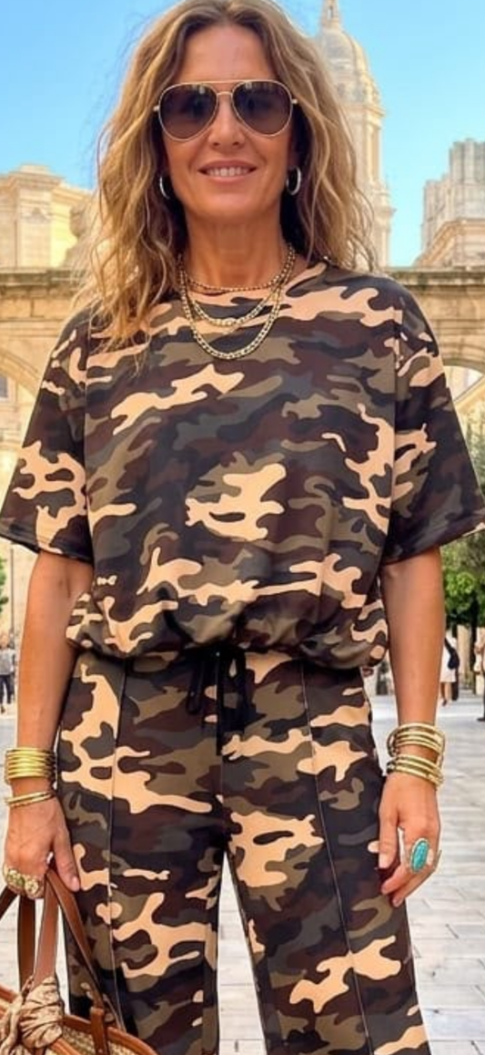 Stunning camouflage bubble hem top in black, Elka