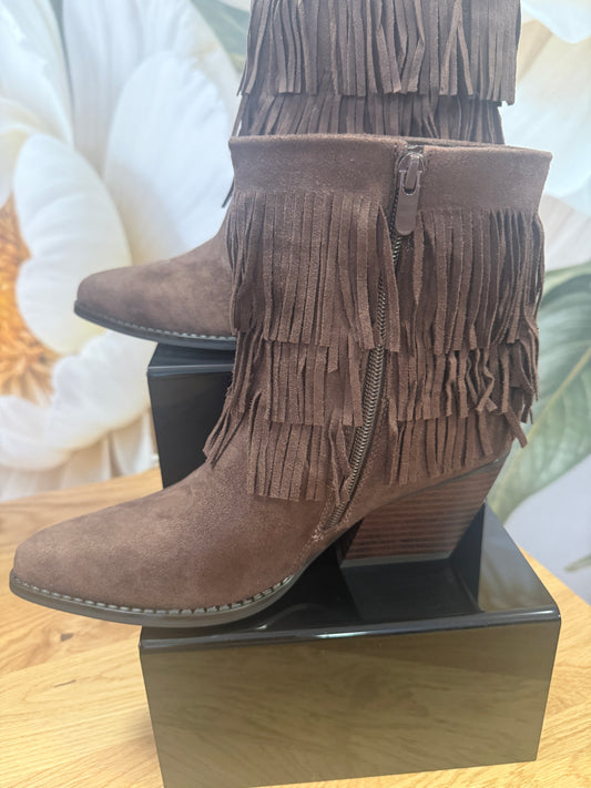 Gorgeous fringe cowboy boots, chocolate brown, Texas
