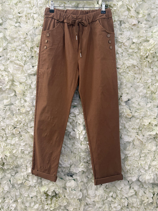 Lovely super stretchy trousers with button detail Mel sand