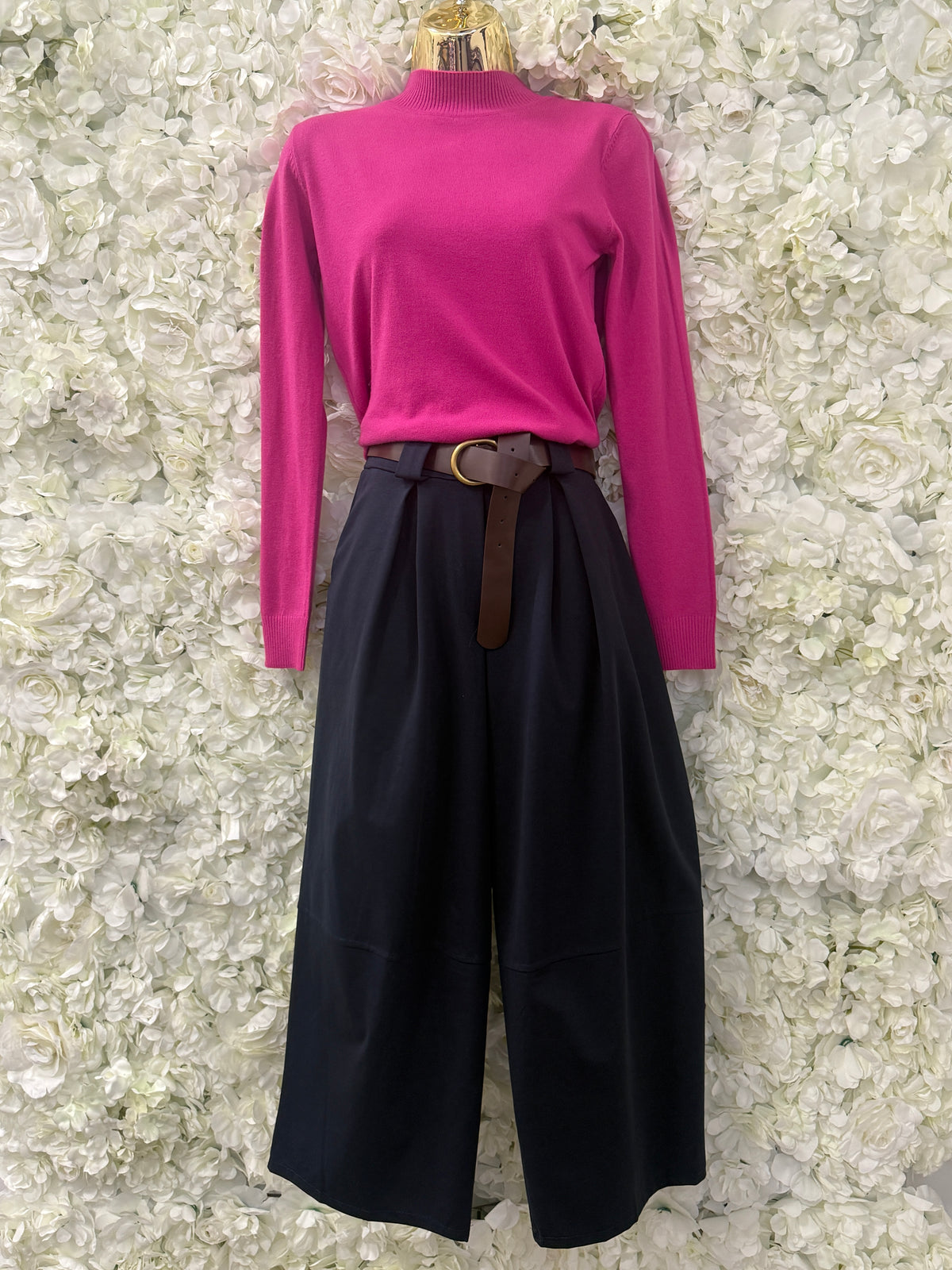 Gorgeous barrel trousers in navy blue, Tilly